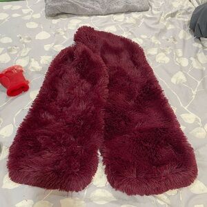 Mycra Pac Deep Red Faux Fur Scarf/Stole w/Pockets